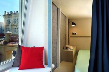 Капсульный номер в  Rolling Stones hostel